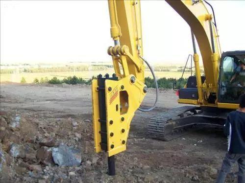 Excavator hammer head use weak inspec...